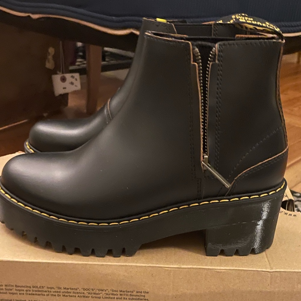 Dr Martens Rommety II Chelsea Boot NEW in box US 7